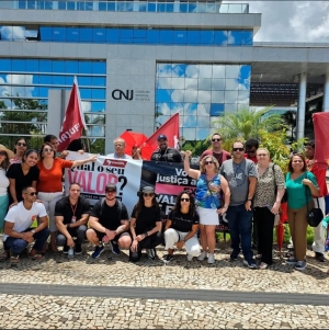 “Qual o seu valor?”: Fenajufe realiza mobilização por valorização dos servidores em frente ao CNJ