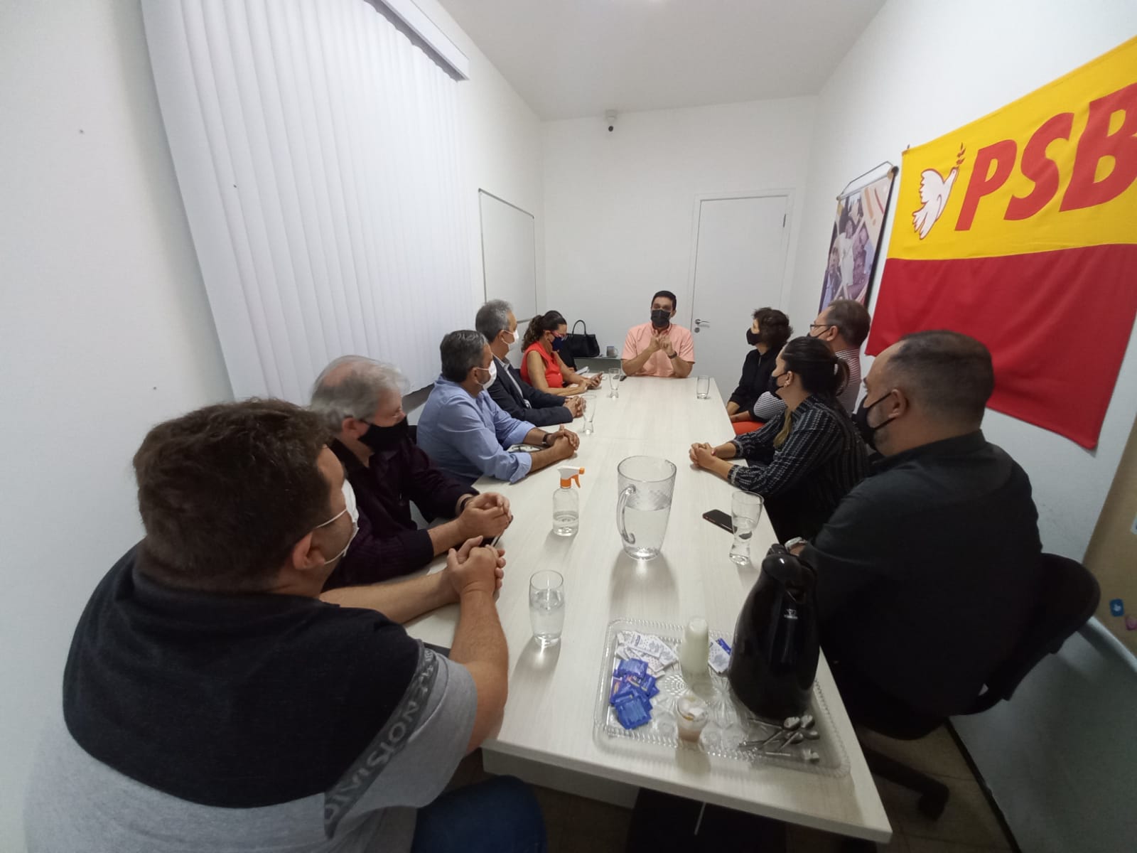 EM REUNIÃO COM O DEPUTADO FEDERAL DENIS BEZERRA (PSB), SINTRAJUFE/CE E ENTIDADES DO FÓRUM PERMANENTE REFORÇAM LUTA CONTRA PEC 32