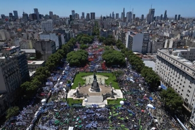 Em meio à greve geral convocada pelas centrais sindicais na Argentina, reforma trabalhista de Milei sofre derrotas