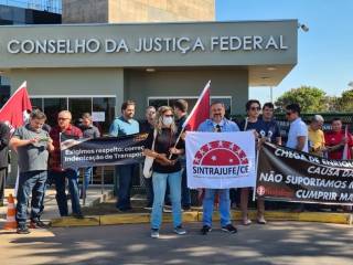 Sintrajufe-CE participa de ato por reivindicações da categoria, em Brasília