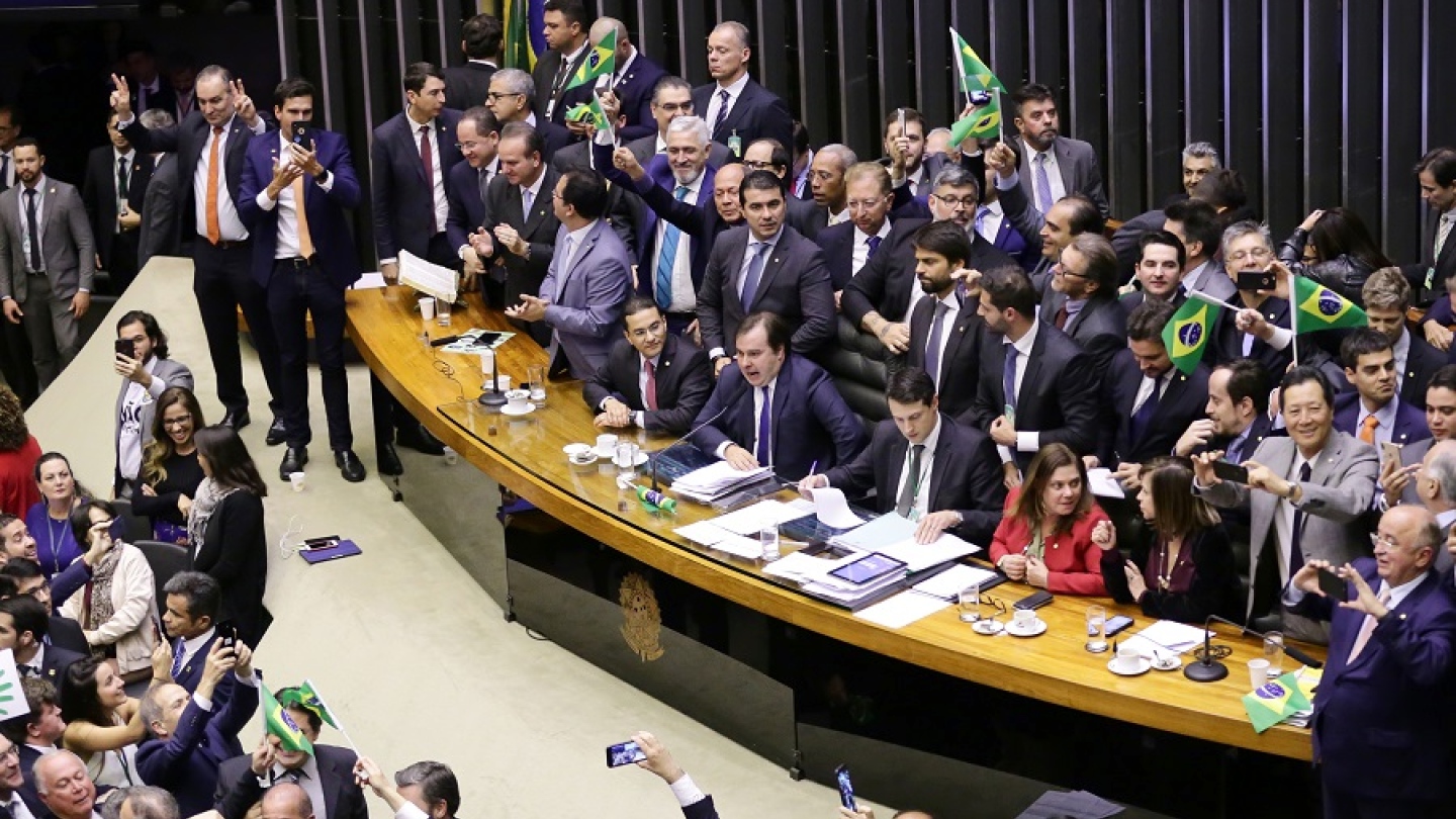 CÂMARA APROVA REFORMA DA PREVIDÊNCIA COM 379 VOTOS A FAVOR; CONHEÇA OS DEPUTADOS CEARENSES QUE VOTARAM CONTRA O POVO